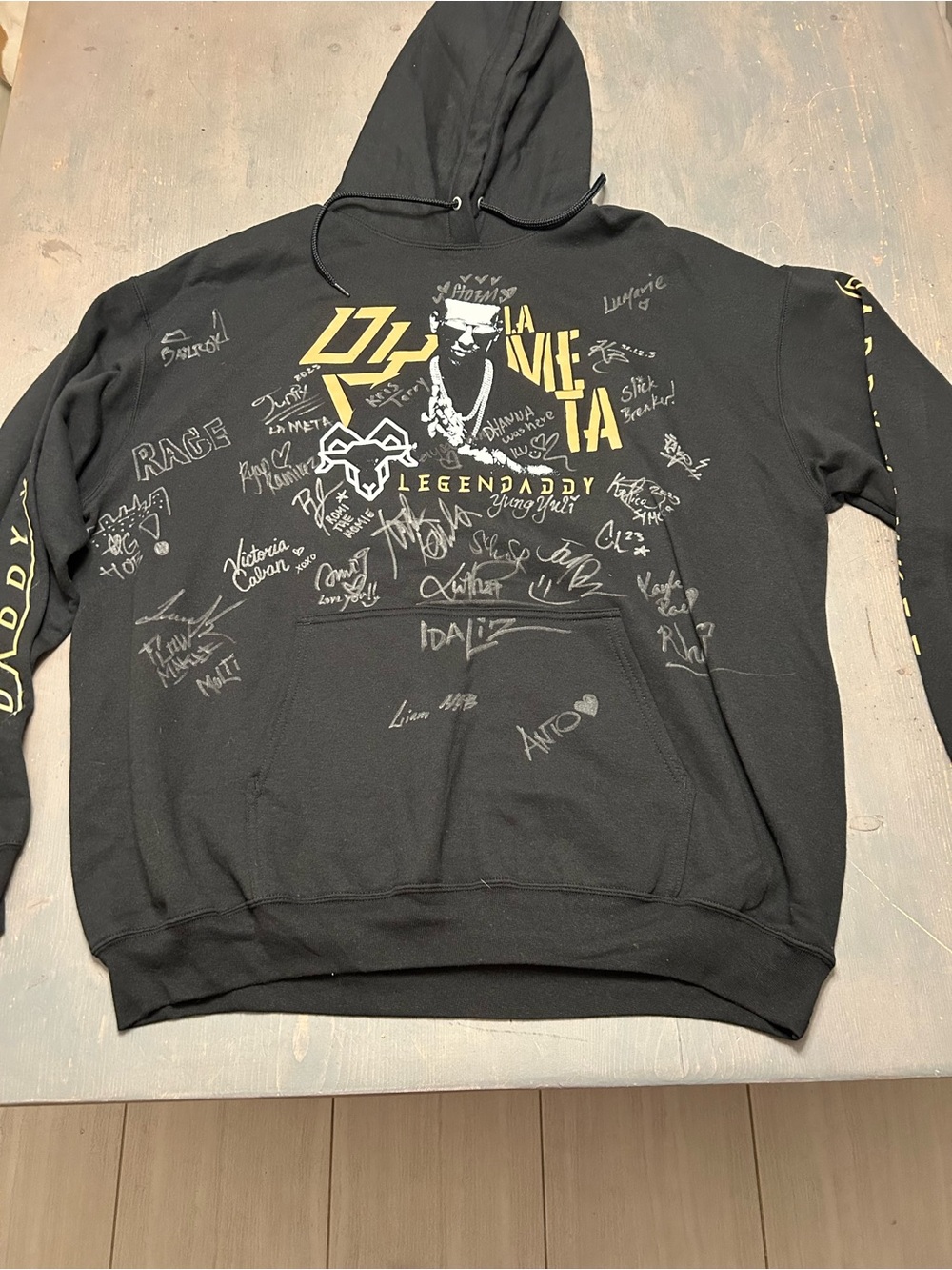 Rare Daddy Yankee signed hoodie 
Super condition